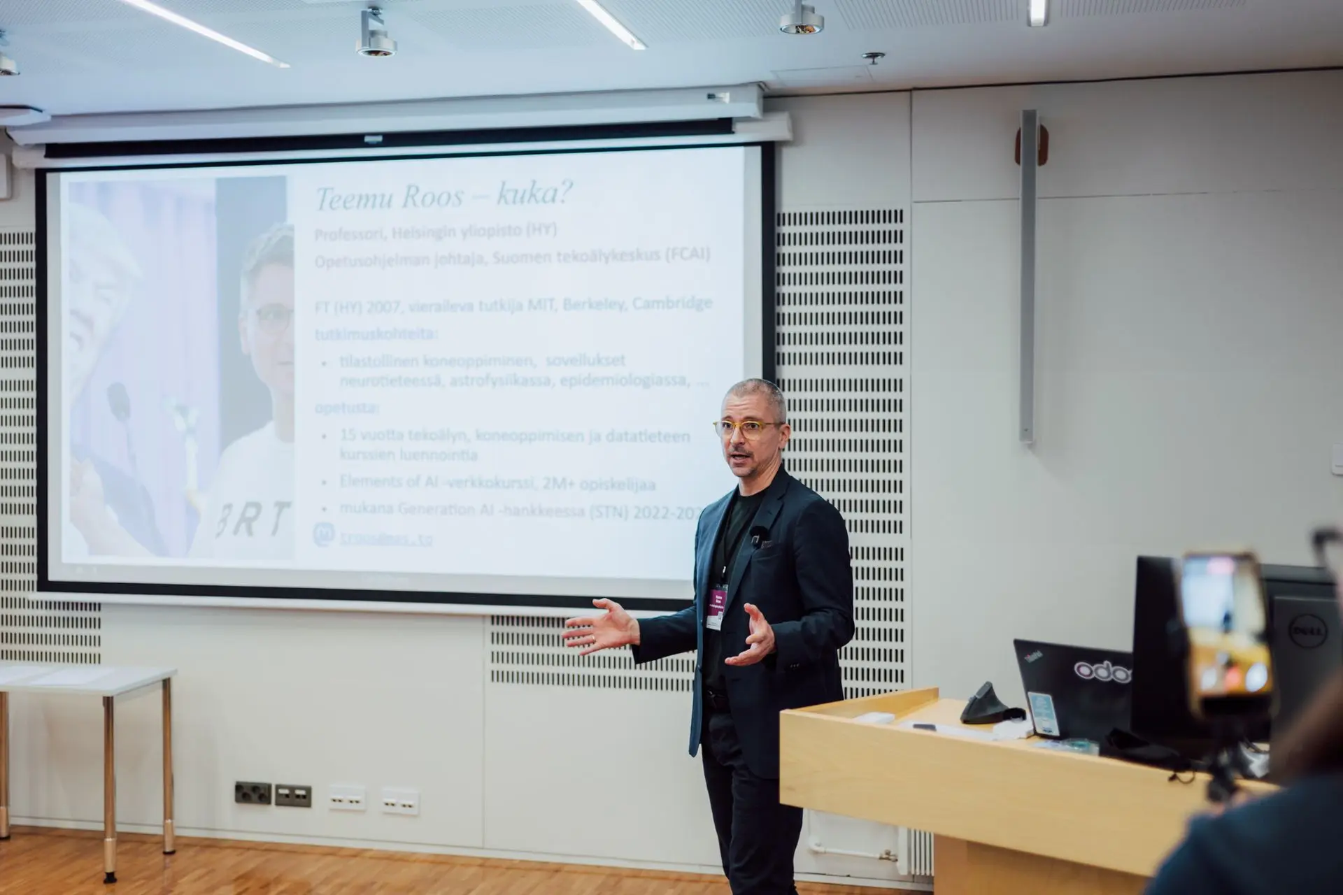 Tekoälyprofessori Teemu Roos Helsingin Yliopistolta Odoo User Clubissa